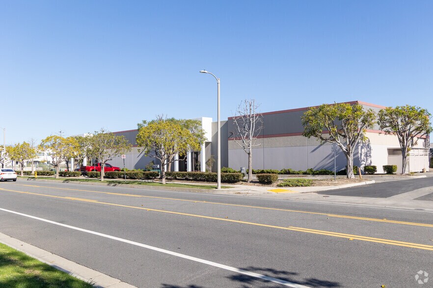 900-910 Graves Ave, Oxnard, CA à louer - Photo de l’immeuble – Image 2 sur 2