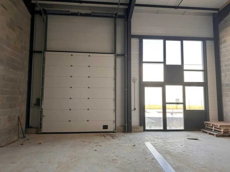 Local d'activités dans Trévoux à vendre - Photo de l’immeuble – Image 3 sur 12