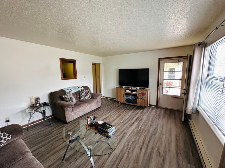 100 Lee St, Shirley, IN à vendre - Photo intérieure – Image 3 sur 7