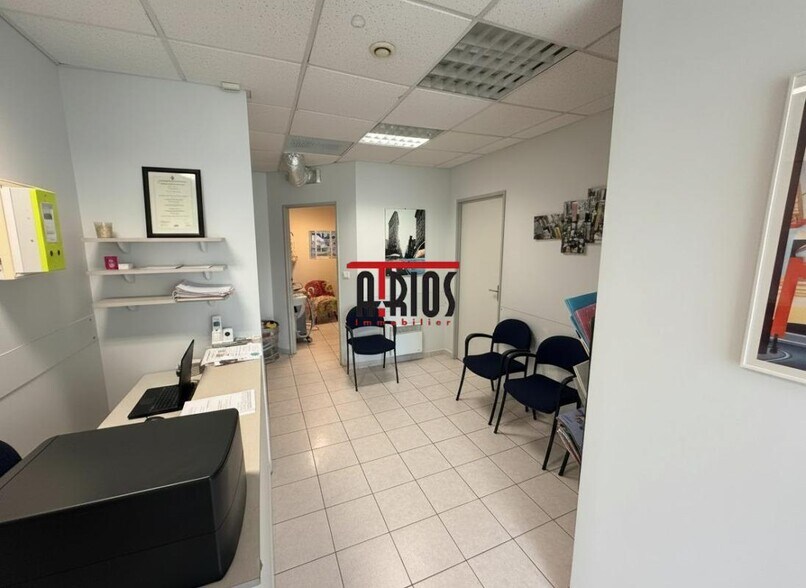 Bureau dans Hyeres à vendre - Photo intérieure – Image 2 sur 9