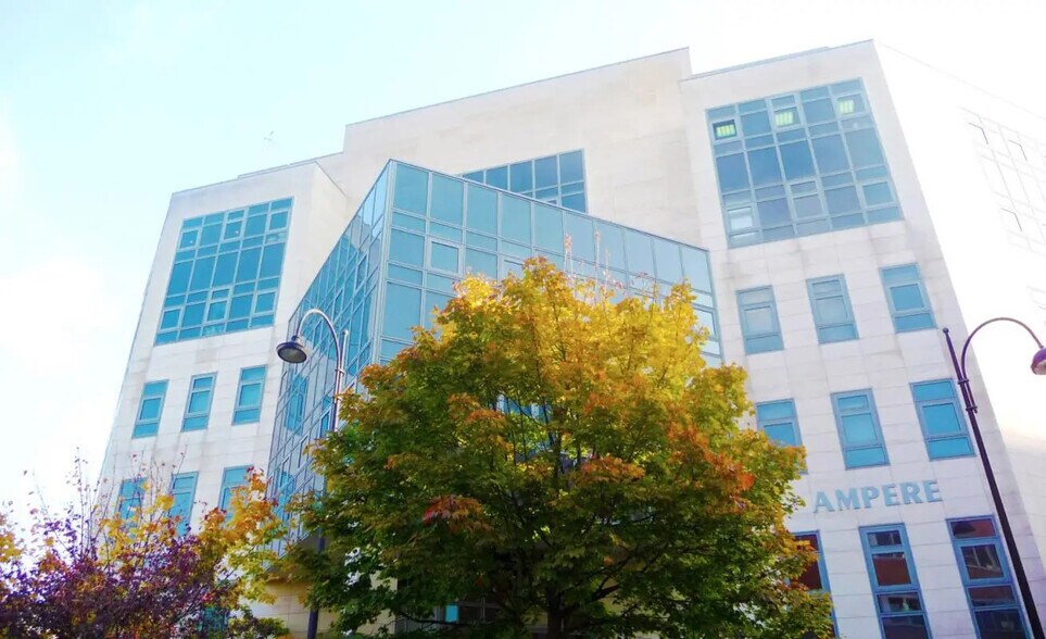 8 Rue Eugène Et Armand Peugeot, Rueil-Malmaison à louer - Photo de l’immeuble – Image 2 sur 4