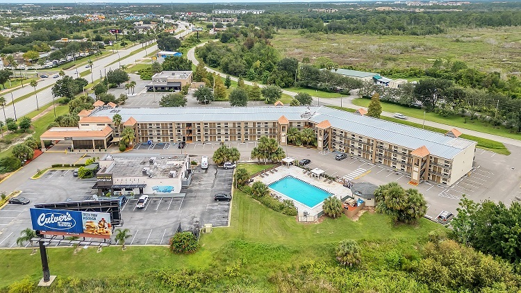 7785 W Irlo Bronson Memorial Hwy, Kissimmee, FL à vendre - Photo de l’immeuble – Image 1 sur 17