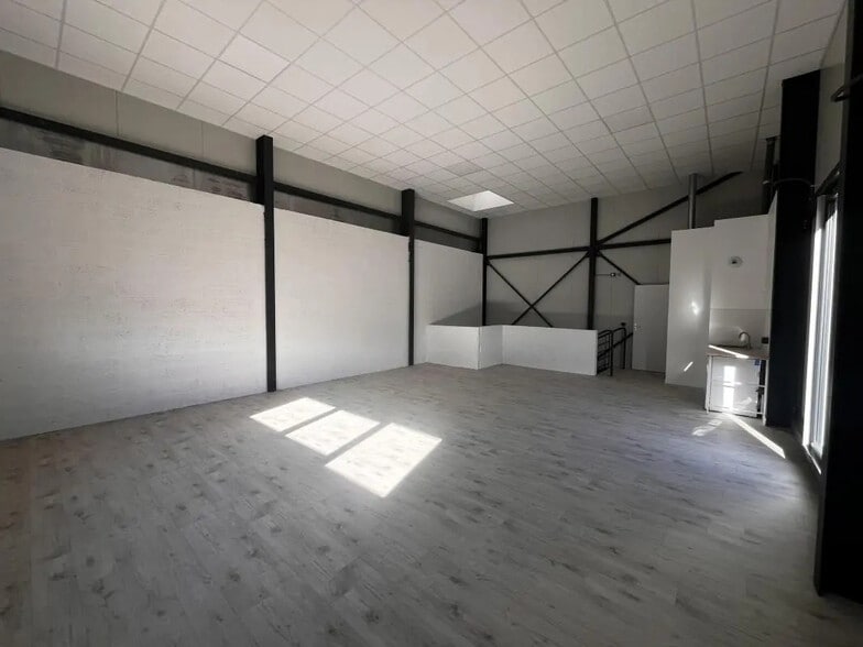 35 Rue Jean Lolive, Bagnolet à louer - Photo de l’immeuble – Image 3 sur 10