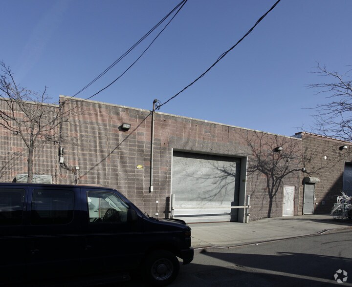 86 Apollo St, Brooklyn, NY à vendre - Photo de l’immeuble – Image 2 sur 14