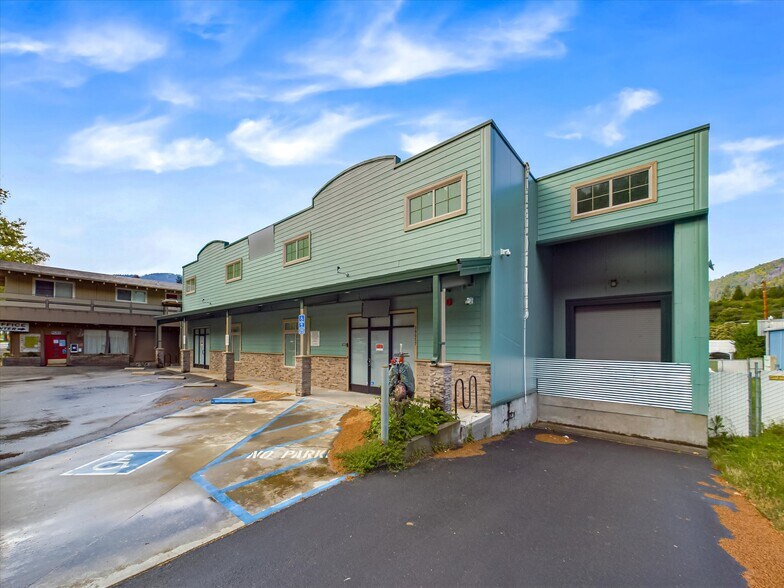 39057 State Highway 299, Willow Creek, CA à vendre - Photo de l’immeuble – Image 1 sur 46