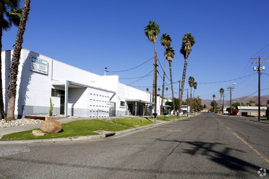 1731-1733 Massachusetts Ave, Riverside, CA à louer - Photo de l’immeuble – Image 3 sur 4