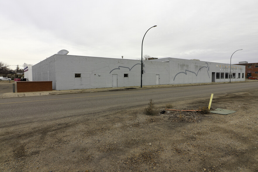 521D N Railway St SE, Medicine Hat, AB à louer - Photo de l’immeuble – Image 3 sur 20