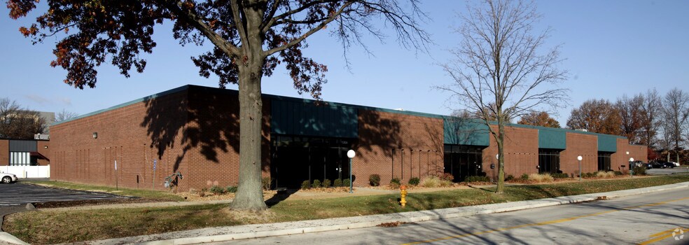 135-139 Weldon Pky, Maryland Heights, MO à louer - Photo principale – Image 1 sur 5