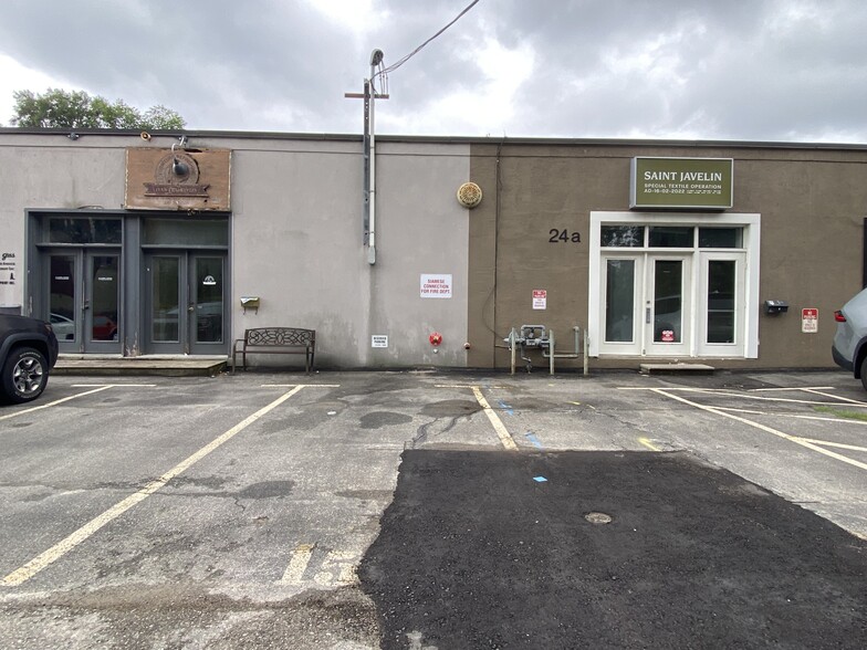 24A Ripley Av, Toronto, ON à louer - Photo principale – Image 1 sur 6