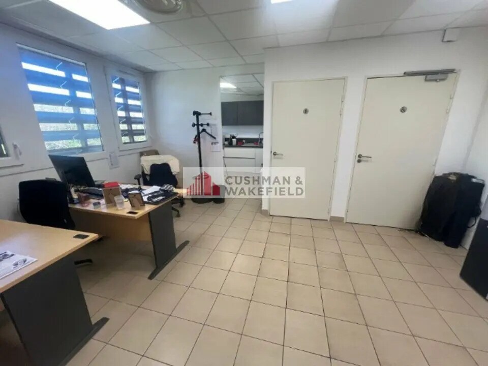 Bureau dans Nîmes à louer Photo de l’immeuble– Image 1 sur 4