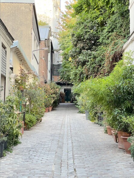  dans Paris à vendre - Photo de l’immeuble – Image 2 sur 10