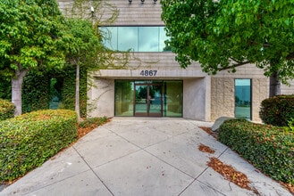 4867 Colt St, Ventura, CA à louer Photo de l’immeuble– Image 1 sur 11