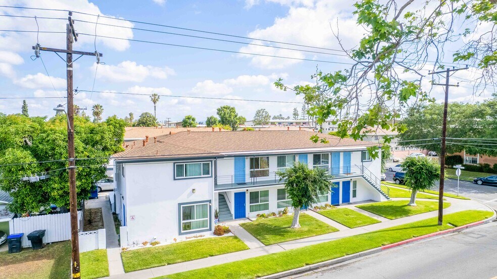 12221 Peacock Ct, Garden Grove, CA à vendre - Photo de l’immeuble – Image 3 sur 20