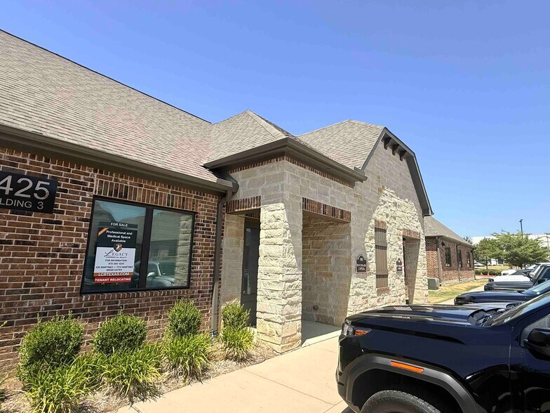 4425 Plano Pky, Carrollton, TX à vendre - Photo de l’immeuble – Image 2 sur 3