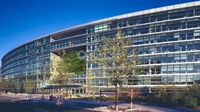 Bureau dans Rueil-Malmaison à louer - Photo de l’immeuble – Image 3 sur 12