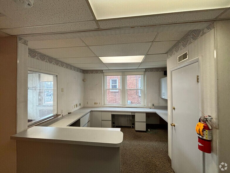 111 E Main St, Maple Shade, NJ à louer - Photo intérieure – Image 3 sur 4