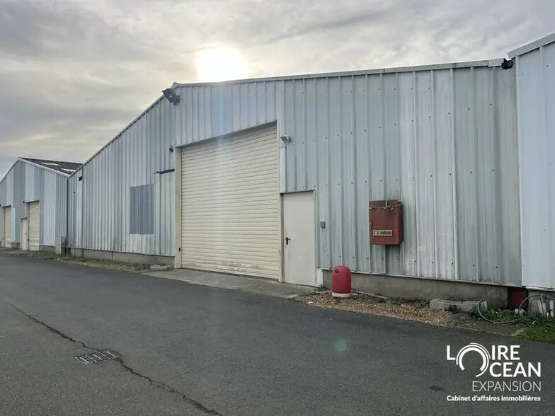 Industriel/Logistique dans Saint-Léger-de-Linières à vendre - Photo de l’immeuble – Image 3 sur 3