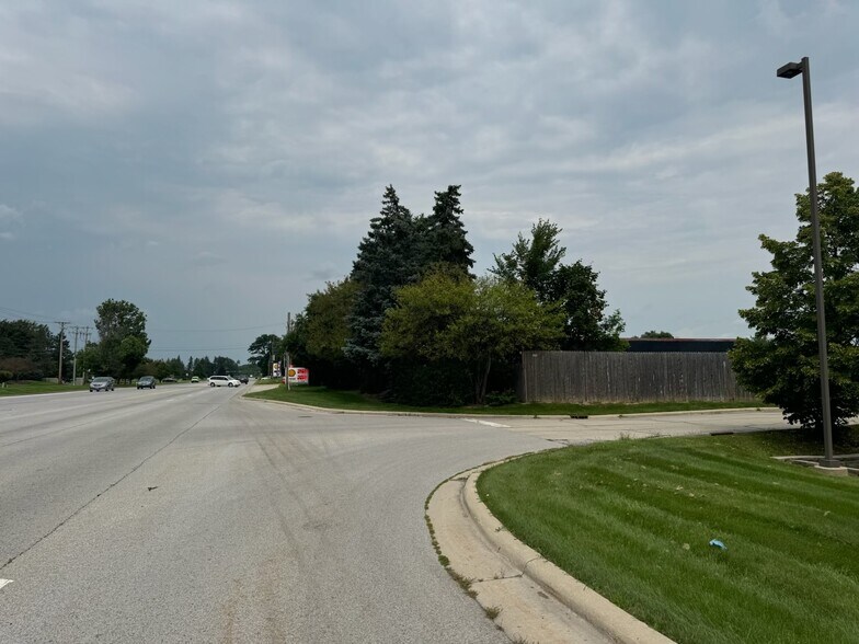 909 S Milwaukee Ave, Vernon Hills, IL à vendre - Autre – Image 3 sur 4