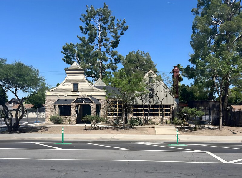 1110-1130 N Van Ness Ave, Fresno, CA à vendre - Photo de l’immeuble – Image 2 sur 3