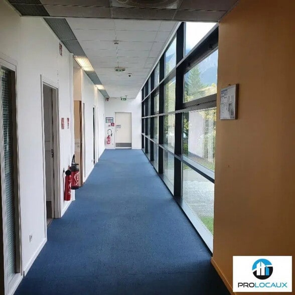 Bureau dans Montbonnot-Saint-Martin à louer - Photo de l’immeuble – Image 2 sur 26