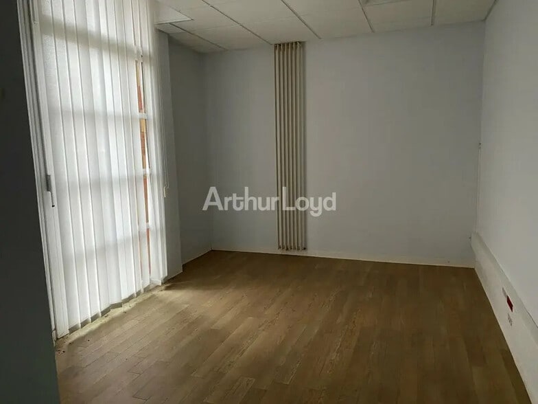 Local commercial dans Châlons-en-Champagne à vendre - Photo intérieure – Image 3 sur 7