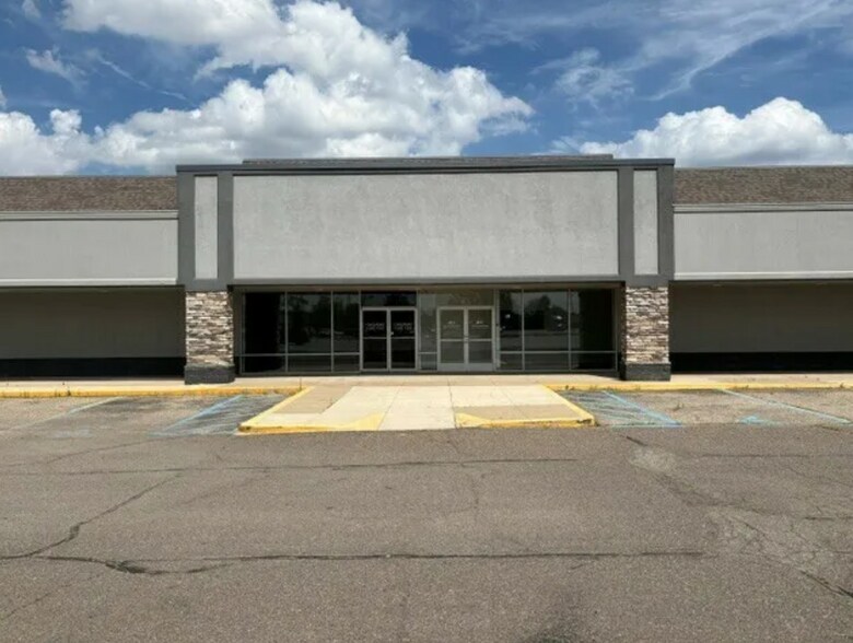 21300-21700 Ecorse Rd, Taylor, MI à louer - Photo de l’immeuble – Image 3 sur 8