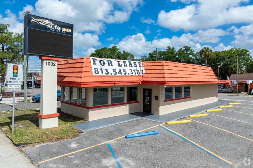 1002 E Hillsborough Ave, Tampa, FL à louer - Photo de l’immeuble – Image 1 sur 11