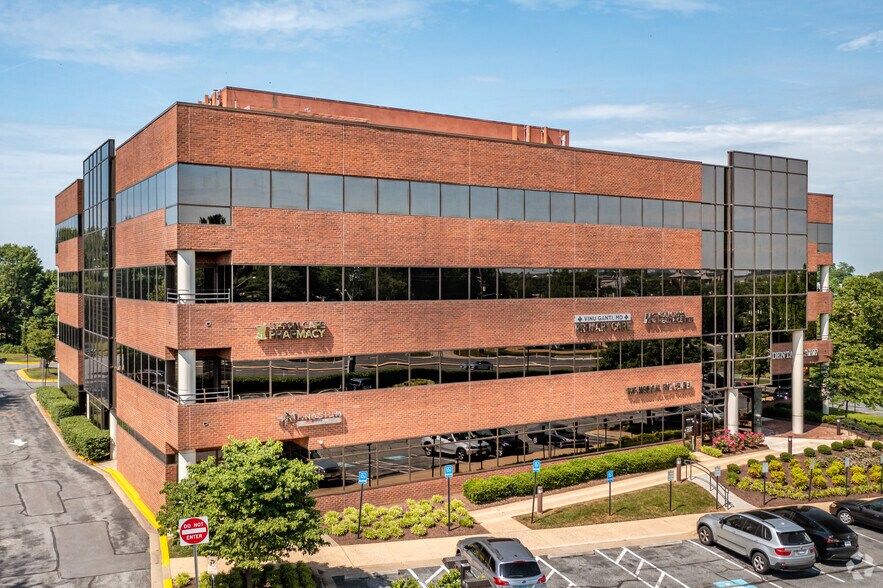 12800 Middlebrook Rd, Germantown, MD à vendre - Photo de l’immeuble – Image 1 sur 18