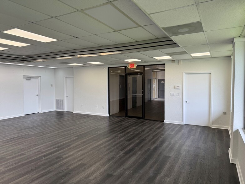 6450-6464 NW 77th Ct, Miami, FL à louer - Photo intérieure – Image 3 sur 12