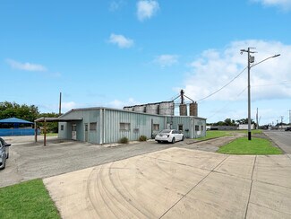 Plus de détails pour 1569 & 1571 N. Austin Street, Seguin, TX - Industriel/Logistique à vendre