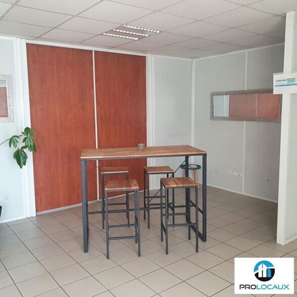 Local commercial dans SAINT EGREVE à vendre - Photo de l’immeuble – Image 2 sur 3