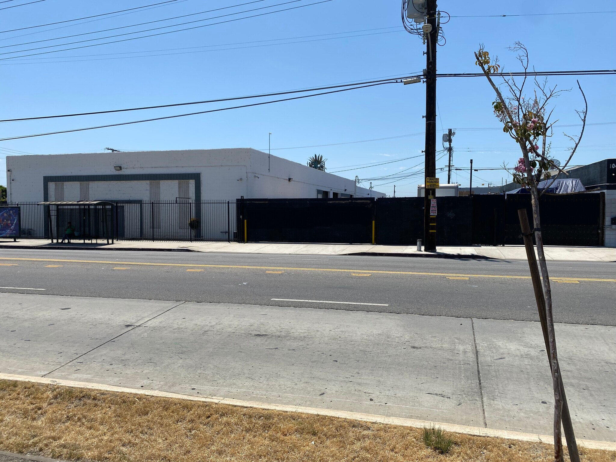 10465 San Fernando Rd, Pacoima, CA à louer Photo de l’immeuble– Image 1 sur 5
