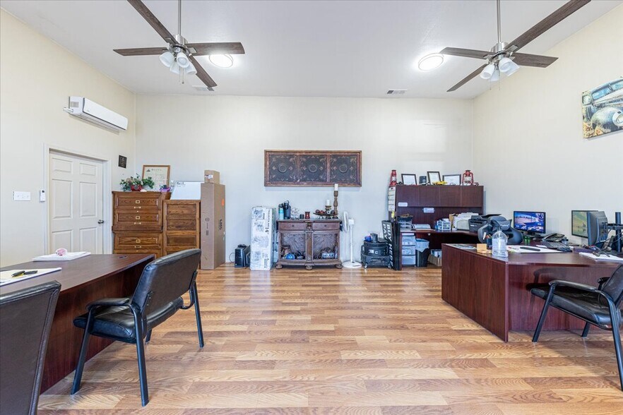 1817 S Morgan St, Granbury, TX à vendre - Photo intérieure – Image 3 sur 76