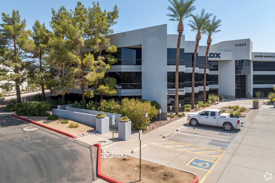 11201 N Tatum Blvd, Phoenix, AZ à louer - Photo de l’immeuble – Image 1 sur 5