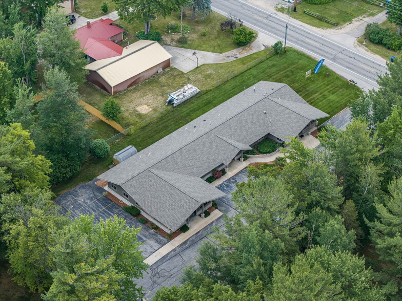 3819 4 Mile Rd N, Traverse City, MI à vendre - Photo de l’immeuble – Image 2 sur 6