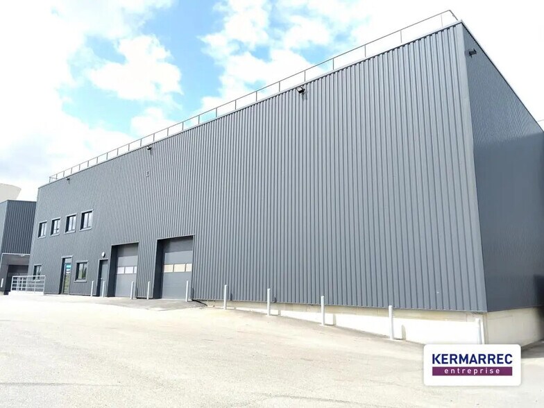 Local d’activités dans Bédée à louer - Photo de l’immeuble – Image 2 sur 8