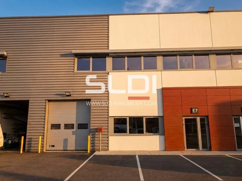 50 Rue Jean Zay, Saint-Priest à louer Photo de l’immeuble– Image 1 sur 8