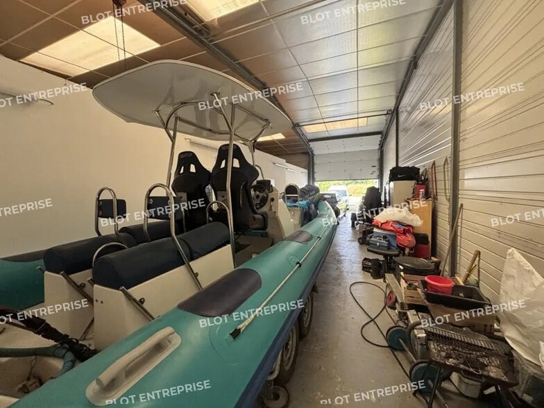 Local d'activités dans Puceul à vendre - Photo de l’immeuble – Image 3 sur 7