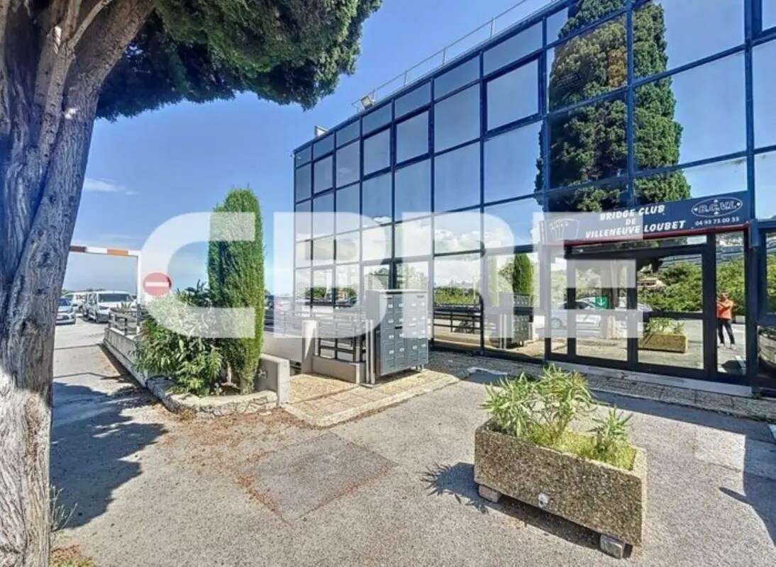 Local d’activités dans Villeneuve-Loubet à louer Photo de l’immeuble– Image 1 sur 10