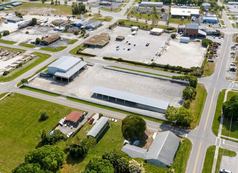 250 E Charlotte Ave, Punta Gorda, FL à louer - Photo de l’immeuble – Image 2 sur 5