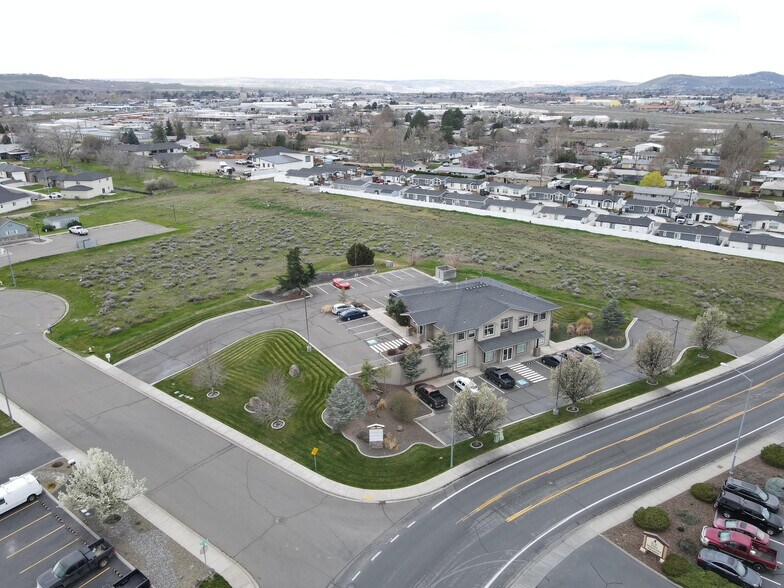 1123 N Grant Pl, Kennewick, WA à vendre - Photo principale – Image 1 sur 18