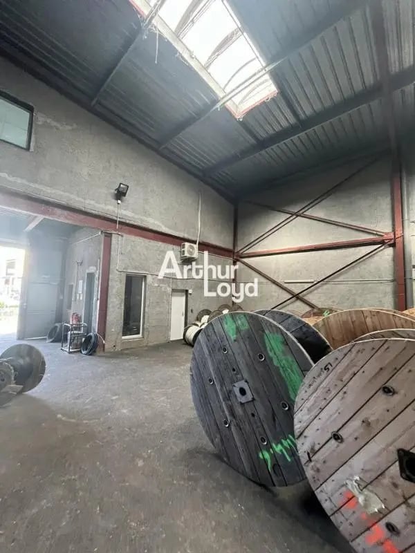 Plus de détails pour Local d'activités à louer