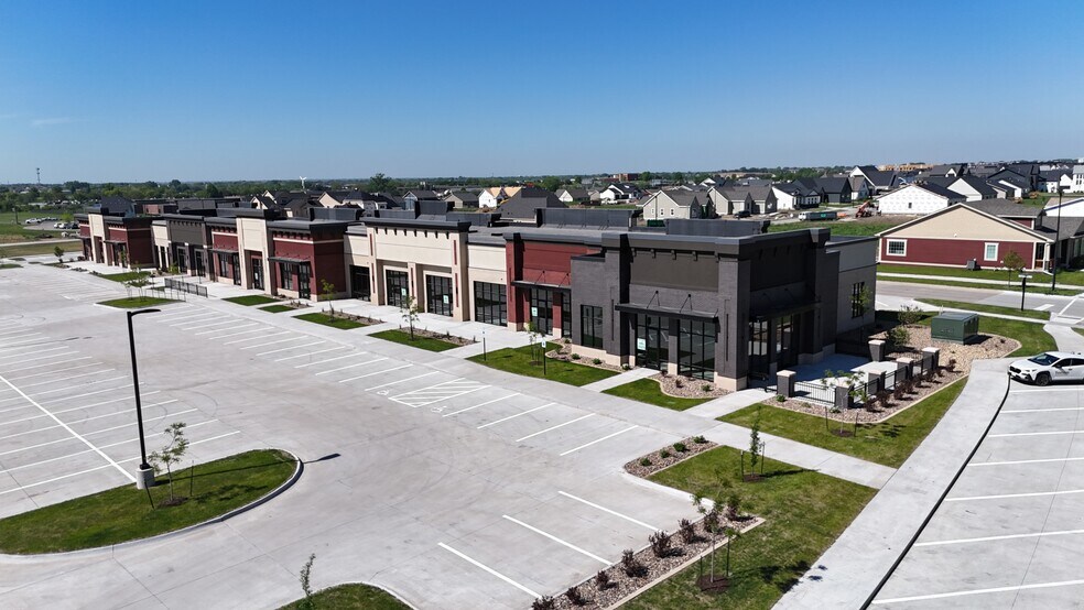 1630 S Ankeny Blvd, Ankeny, IA à louer - Photo de l’immeuble – Image 3 sur 10