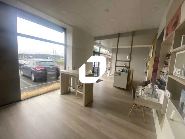 Plus de détails pour Local commercial à louer