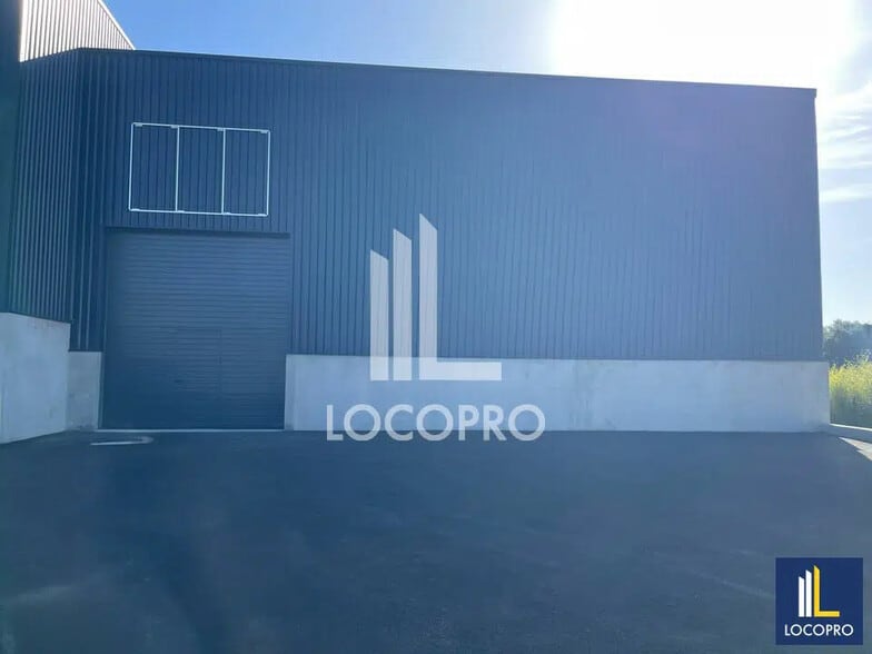 Local d’activités dans Signes à louer - Photo de l’immeuble – Image 3 sur 6