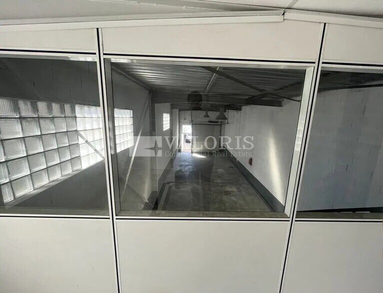 Local d’activités dans Vénissieux à louer - Photo intérieure – Image 3 sur 30