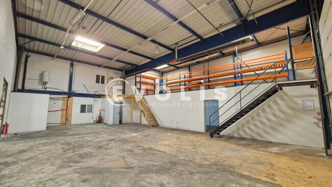 Plus de détails pour Local d'activités à louer