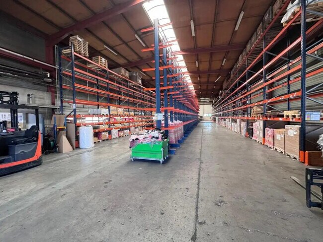 Plus de détails pour Bureau, Local d'activités à louer