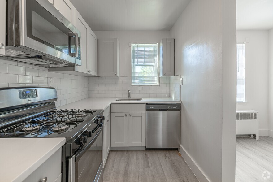 1100 E Ramblewood Rd, Baltimore, MD à vendre - Photo de l’immeuble – Image 2 sur 33