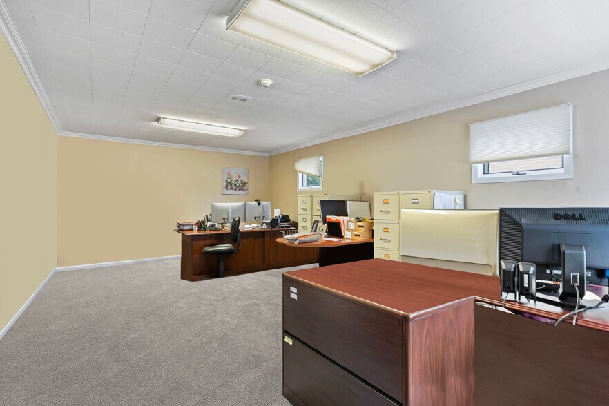 731 Highway 18, East Brunswick, NJ à vendre - Photo de l’immeuble – Image 3 sur 10